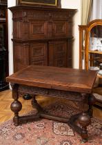 Késő reneszánsz szekrény és asztal